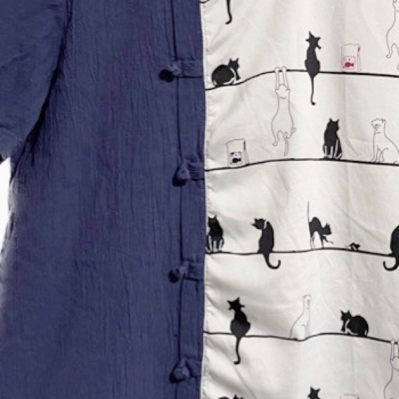 Cat Lovers Asian style navy/ white cat print top. - Picture 6 of 6